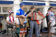 p011_pifouz_band.jpg